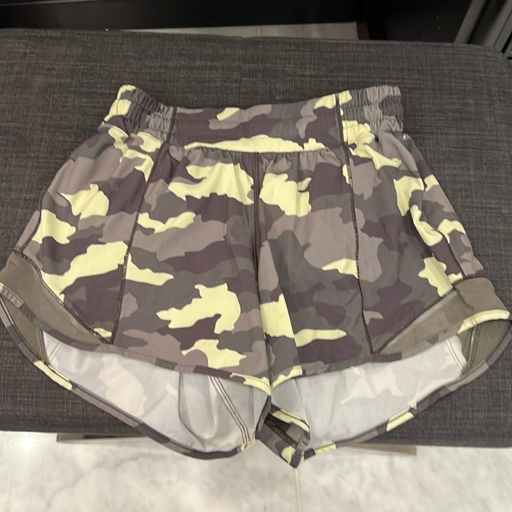 Lululemon Hottie Hot 2.5”